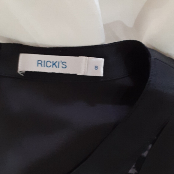 A-Line Dress in Floral Pattern - Picture 4 of 8